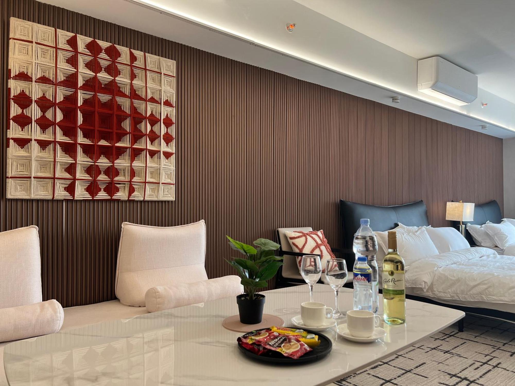 Luxurious European Style Penthouse Modern Apart Ment Cross City Of Dreams Okada Solaire Moa Airport Manila Exterior photo